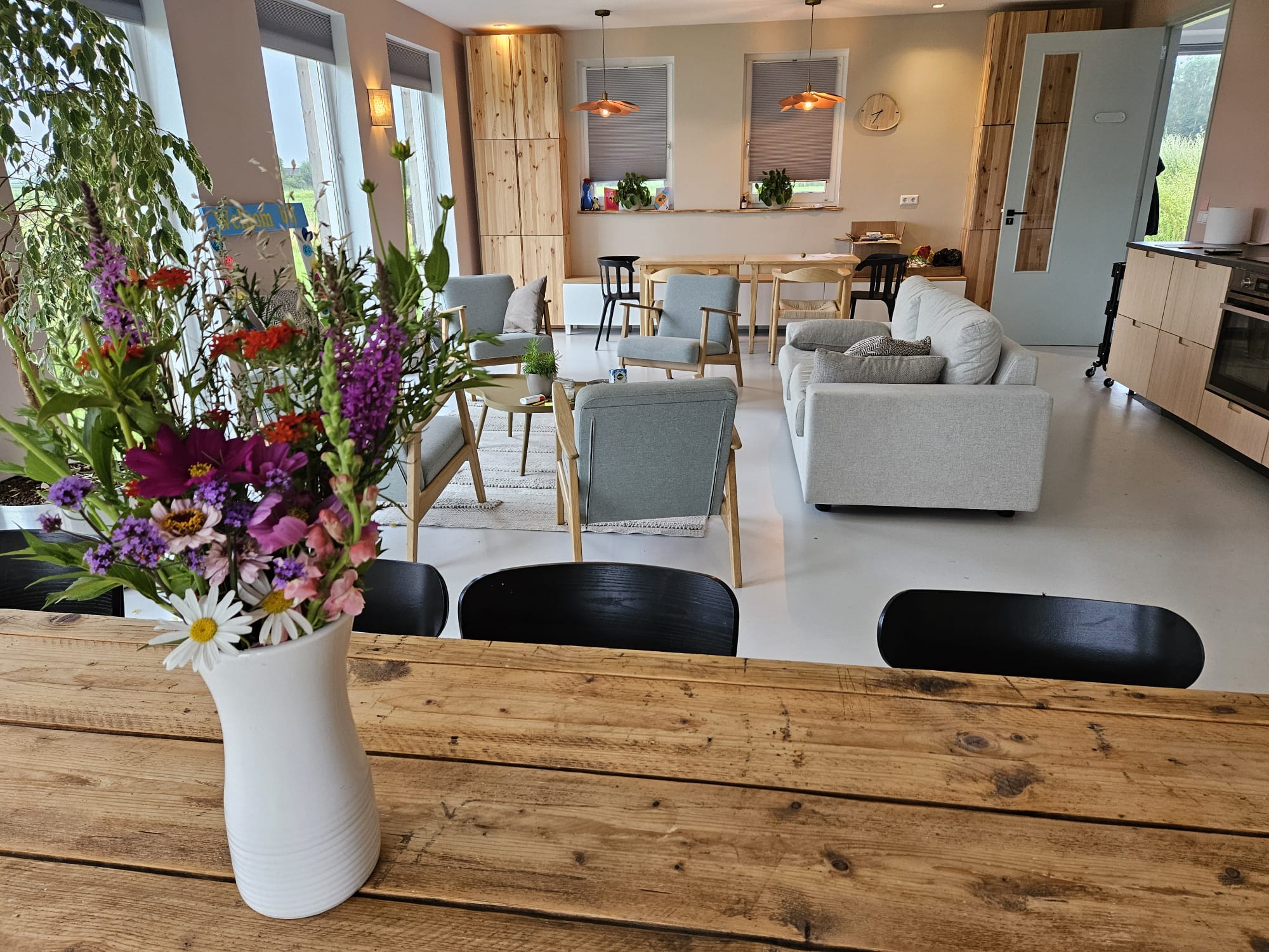 Woonkamer Land in Zicht bloemen